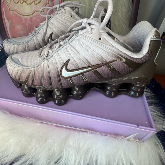 Nike Shox TL- Women's
Running Sneakers in Barboque
Brown and Metallic Silver - Picture 6 of 12